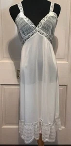 Vintage 1960s Ultra Feminine Lacy White Slip by ParKelle Size 34 - Picture 1 of 7