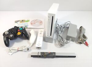 Bundle Nintendo Wii, manette Gamecube, Wii Sports, Wii Play, NES, jeux SNES
