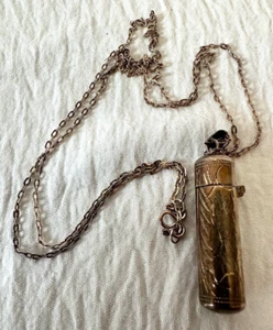Collar colgante y cadena vintage de plata de ley grabado con estuche de tabaco o aguja - Imagen 1 de 12