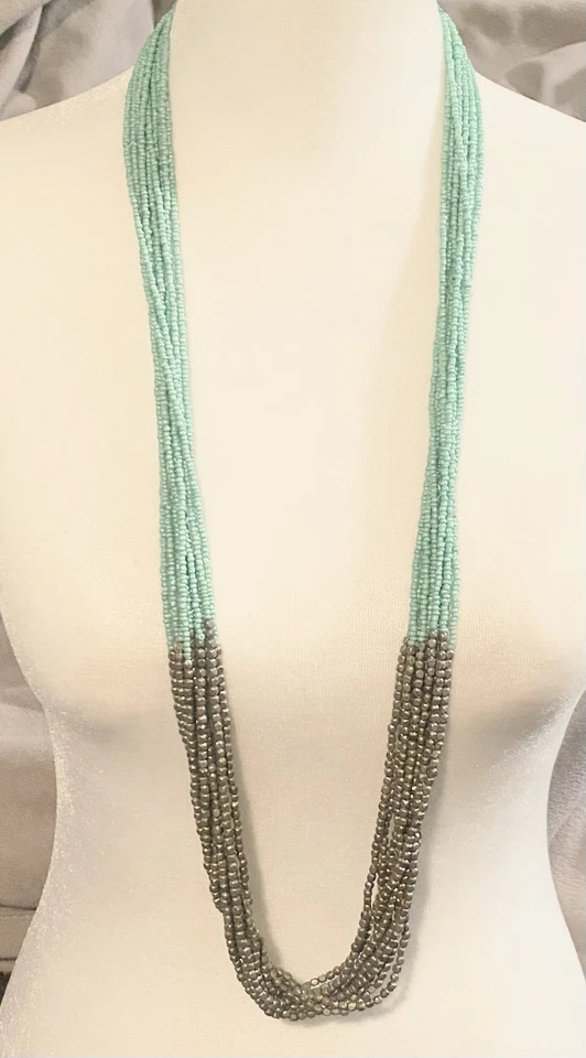 "Collar extra largo de 36"" color turquesa y peltre con cuentas de varios hilos" Foto 1 de 3