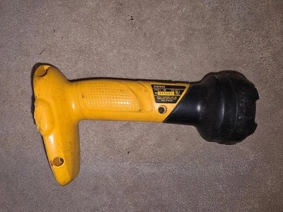 DEWALT DW908 18-Volt NiCd Pivoting Head Cordless Flashlight TOOL ONLY. TESTED - Image 1 of 3