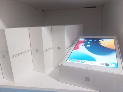 Apple iPad 5a Gen 32GB Wi-Fi+SIM 9.7 bianco  ottime condizioni perfettamente - Immagine 1 di 4