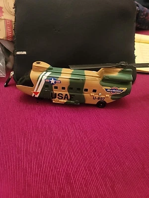 Micro Machines U-897 Chinook Helicopter - Image 1 of 4