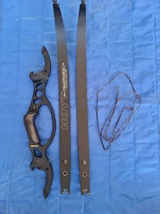 Hoyt Tiburon Recurve Bow 45lbs 28"/21" Riser, Blk, Med Lgth Limbs & Bag & String - Picture 1 of 10