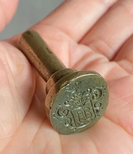 Antiguo escudo de armas con cresta de pájaro de bronce c1780 sello de letra de cera inicial JJ - Imagen 1 de 12