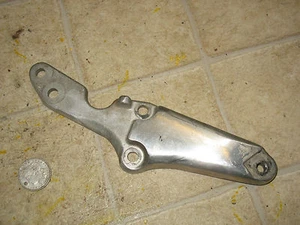 81 SUZUKI GS1000 GS 1000 RH PILLION STEP FOOT PEG BRACKET - Picture 1 of 1