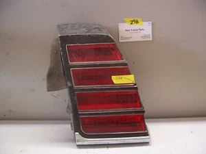 CHEVROLET MONTE CARLO 1975-77 LÁMPARA TRASERA LENTE/LUZ TRASERA MONTAJE - Imagen 1 de 5