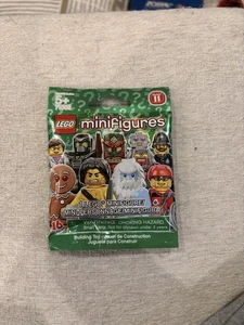 LEGO Lady Robot Series 11 Collectible Minifigure col11-16  71002 - Picture 1 of 2