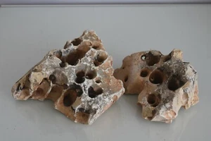 Roca estilo meteorito natural acuario 2 piezas medianas aptas para todos los acuarios M3 - Imagen 1 de 3