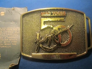 Massive Messing Gürtelschnalle MAC TOOLS 50 Jahre Exzellenz 1938-1988 [j25k]  - Bild 1 von 2