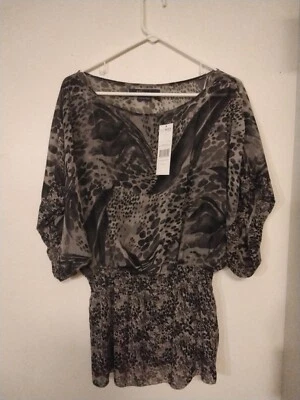 Blusa Feminina Miley Cyrus Maz Azria Tamanho XL Preta Cinza Estampa Animal transparente - Imagem 1 de 3