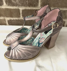 IRON FIST Mother of Pearl Clamshell Heel Shoes Pink Iridescent Mermaid Size 10 - Picture 1 of 6