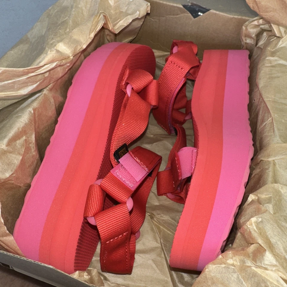 SANDALIAS PLATAFORMA UNIVERSAL FORMA PLANA ROSA TEVA HOT, MUJER US 8 Foto 1 de 4