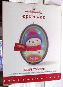 #102 - 2015 Hallmark Ornament - Here's To Mom - Imagen 1 de 2
