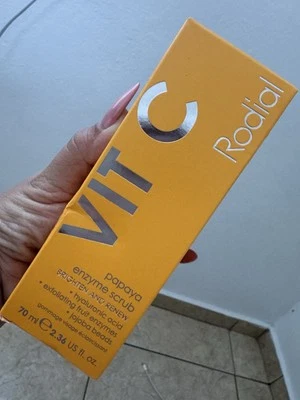 Rodial VIT C - Papaya Enzyme Scrub - 70ml/2.36 oz NEW IN BOX - Image 1 of 3