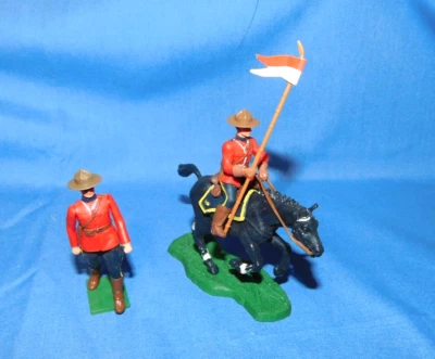 BRITAINS VINTAGE LTD ROYAL CANADIAN FOOT MOUNTIES 1 FOOT 1 MOUNTED - Image 1 of 2