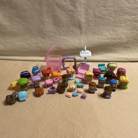 Lot Of 17 My MixieQs Figures W/ Extra Outfits Furniture Keychain Accessories HTF Cover