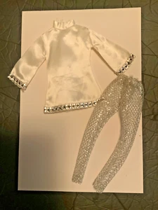 Vintage Barbie Kleidung Clone Puppe HK weiß silber Minikleid metallische Strumpfhose sehr guter Zustand - Bild 1 von 6