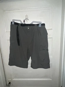 Pantaloncini corti uomo Columbia Omni-Shade leggeri grigio scuro taglia 40W - Foto 1 di 3
