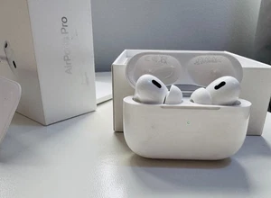 Genuine Apple AirPods Pro (2nd Generation) MagSafe Charging Case - lightning - Picture 1 of 7