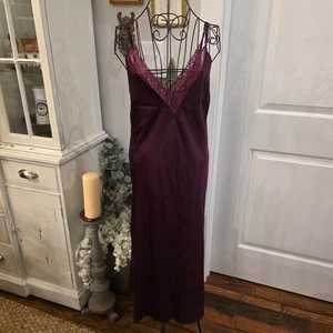 Abito slip INC taglia XS prugna pizzo raso maxi capriccioso coquette fata scura - Foto 1 di 8