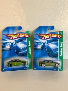 Hot Wheels Lot 2x Chrysler 300C Regular/Super Treasure Hunts Green J5 - Picture 1 of 1