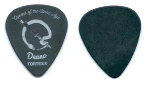 Dean Fertita Queens of the Stoneage Show gebrauchtes Gitarren-Plektrum - Bild 1 von 1