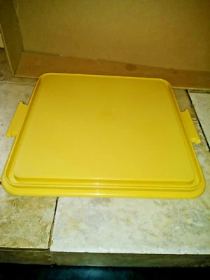 TUPPERWARE REPLACEMENT 10 x 10" CAKE/PIE TRAY HARVEST GOLD 1241 - Image 1 of 3