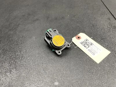 A/C Heater Flap Door Actuator 2020 GMC Acadia 84018409 2017 2018 2019 2021 -2023 - Image 1 of 4