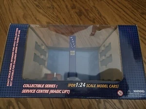 Service Center Magic Lift 1:24 Model Car Garage Heavy Duty Battery Operated NIB - Picture 1 of 5