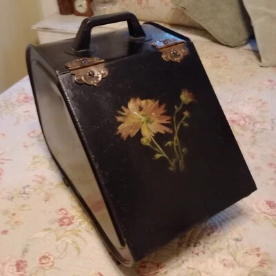 ANTIGUA CHIMENEA DE HOJALATA DECORATIVA VINTAGE LANZADERA DE CARBÓN O CAJA DE PAN Foto 1 de 4