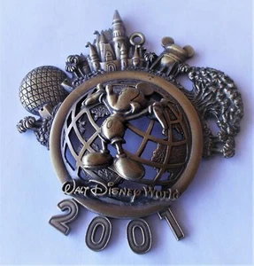 Medaglione WALT DISNEY WORLD 2001 TOPOLINO Mickey Mouse - Metallo ciondolo - Picture 1 of 2