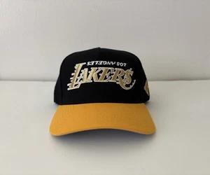 Gorra KTH Kill The Hype LA Lakers Script Negra/Amarilla 2 Tonos, RARA forma de color, ¡Nueva! - Imagen 1 de 4