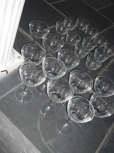 LOT OF 22 VINTAGE ETCHED DAISY FLOWER STEMMED GLASSES 11 @ 5.75" & 11 @ 5" - Picture 1 of 7