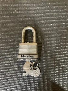 Master Lock Magnum Padlock Laminated Steel w/ 1 Key 1-3/4" Wide 1-1/2" Tall - Picture 1 of 3