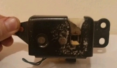 1997-2001 Honda CRV OEM Rear Hatch Upper Glass Lock Mechanism  - Изображение 1 из 4