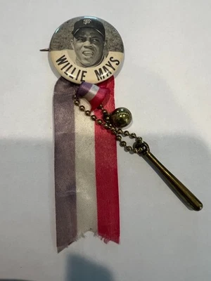 1960's Baseball Willie Mays San Francisco Giants Pinback Bat and ball charms - Image 1 of 4