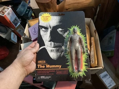 Figura de acción NECA The Mummy 7 - Brilla en la oscuridad Monstruos universales Foto 1 de 2