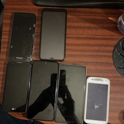 Smart phone lot of 6 samsun, moto, LG, coolpad,vortex parts only - Image 1 of 3