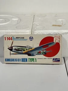 KIT MODELO KAWASAKI KI-61-1 HIEN TIPO 1 AVIÓN 1/144 DE COLECCIÓN AHM CROWN KAWASAKI KI-61-1 HIEN - Imagen 1 de 8