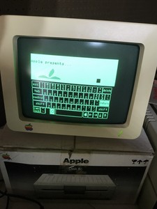 WORKING Apple IIc (2C) A2S4100 Computer, Monitor w/Stand ORG Packaging and Disk