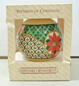 PATTERNS OF CHRISTMAS ~1982 HALLMARK DESIGNER KEEPSAKE GLASS ORNAMENT - Picture 1 of 5