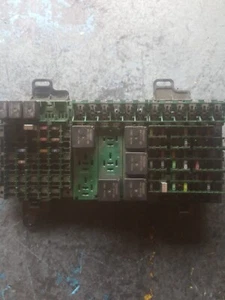 VOLVO FUSE BLOCK R60994-001 - Picture 1 of 8