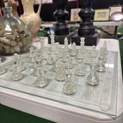 Solid Glass Pieces with Padded Bottom, Crystal Chess Board Set - 20x20cm - Image 1 of 2