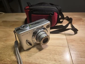 Sony CyberShot DSC-W7 Silver 7.2MP 3x Optical Zoom Compact Digital Camera, READ! - Picture 1 of 8