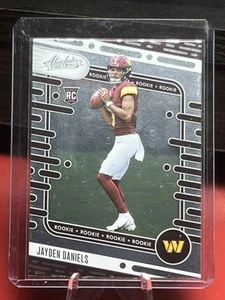 Tarjeta base Absolute Football Jayden Daniels RC 2024 #102 ¡RC! Commanders - Imagen 1 de 1