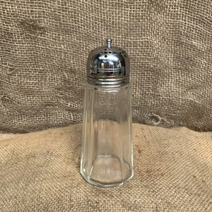 Vintage Glass Sugar Shaker Stamped Made In England - Cottage Kitchen - - Foto 1 di 6