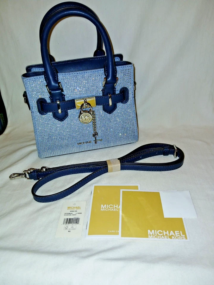 Cartera Hamilton Michael Kors azul denim y cuero, ¡con detalles brillantes y plateados!  Foto 1 de 4