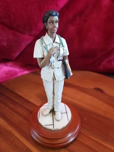 Figurina American Heroes 7" edizione limitata #3/7500 dottoressa afroamericana - Foto 1 di 5