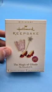 Nuevo en caja Hallmark Keepsakes miniatura La magia de Glinda El mago de Oz 2006 - Imagen 1 de 2